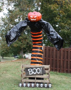 Here's the finished scarecrow, new for Halloween 2012.